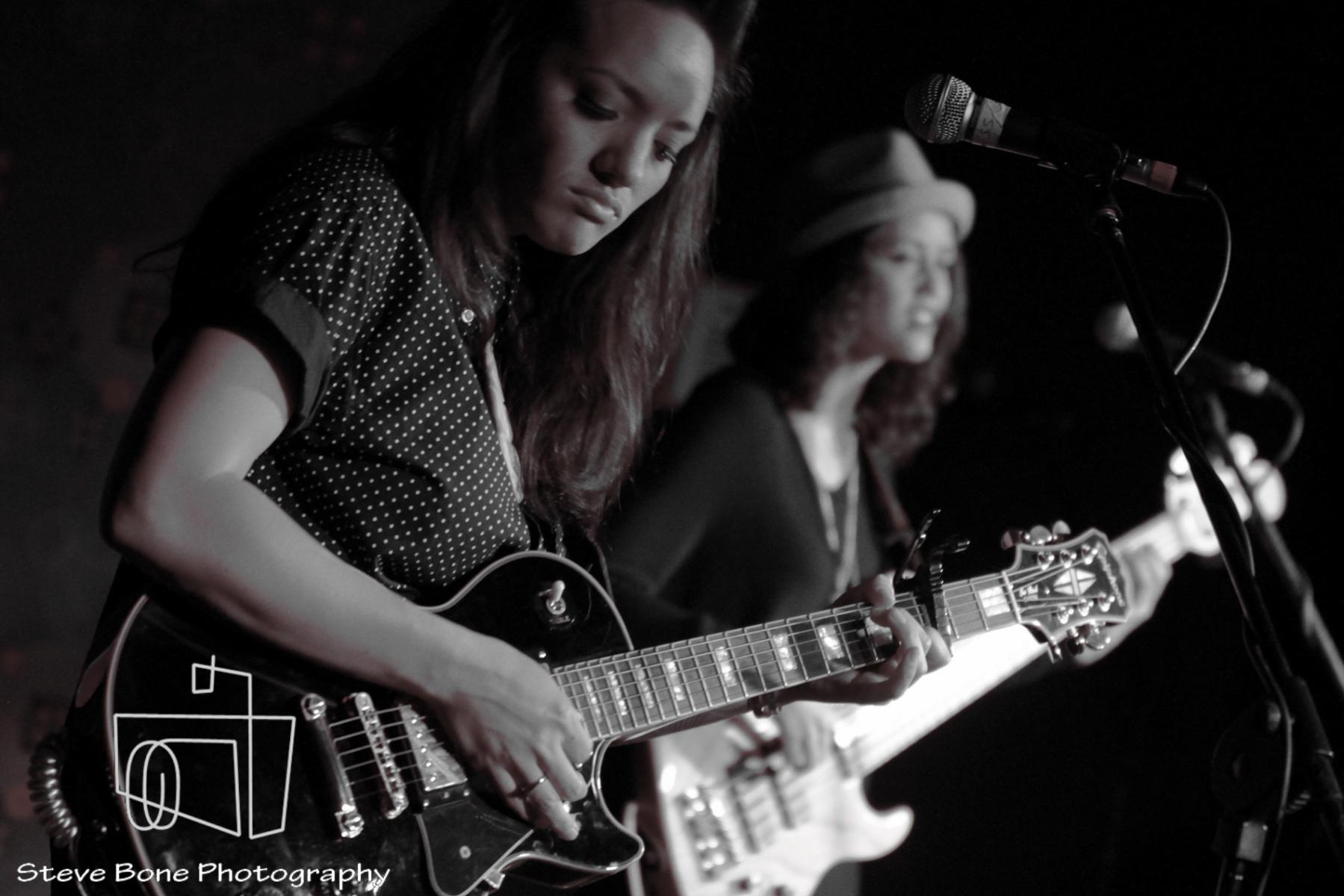 Jess Harlen + Camilla Charlesworth - Acoustic Tour - Juice Bar - 18th April 2013